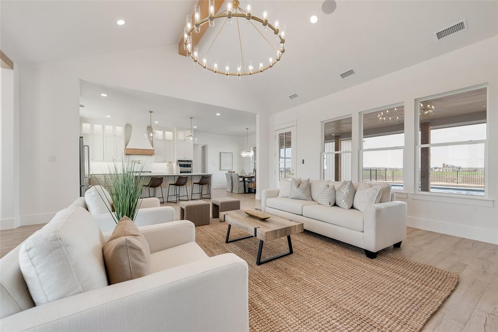 HINOJOSA ESTATES - Residential