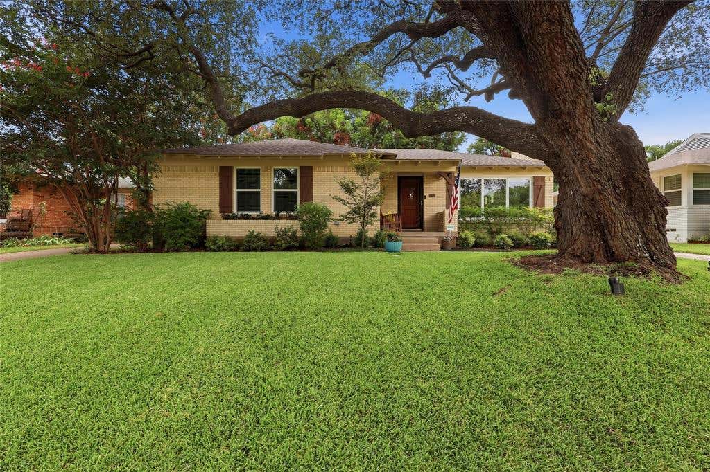 Photo of 6534 Winton Street, Dallas, TX 75214 (MLS # 21342173)