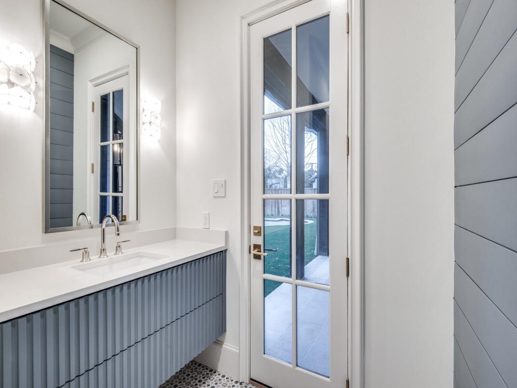 Royal Crest - Residential