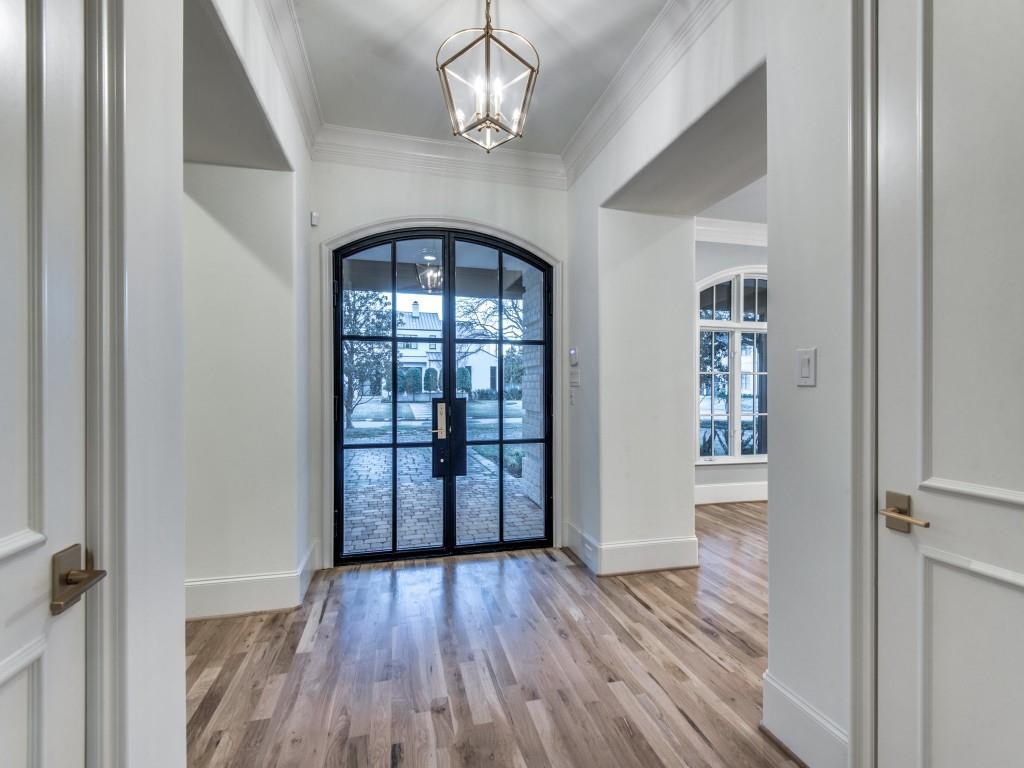 Royal Crest - Residential