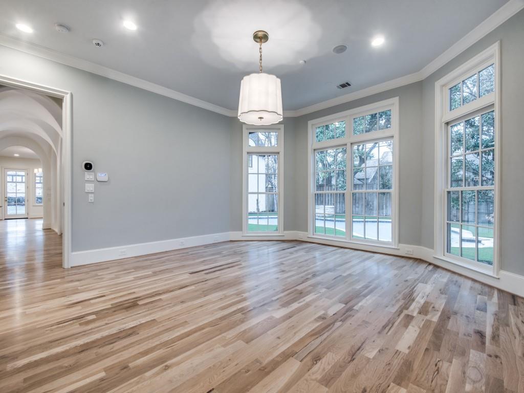 Royal Crest - Residential