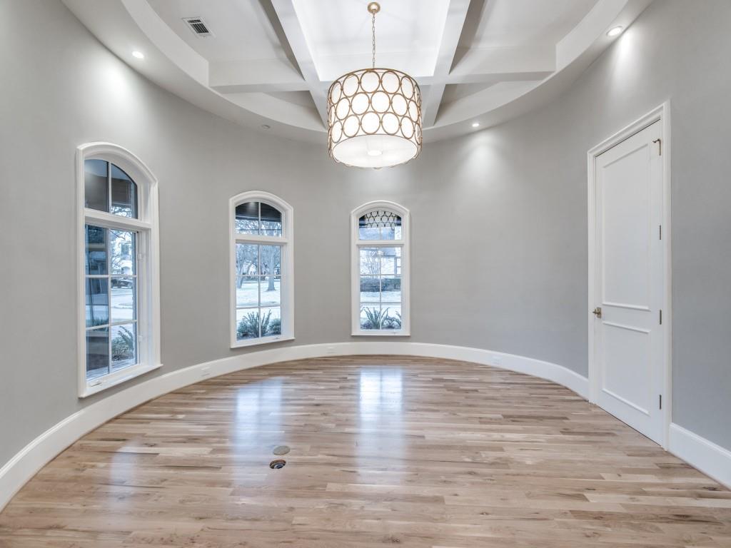 Royal Crest - Residential