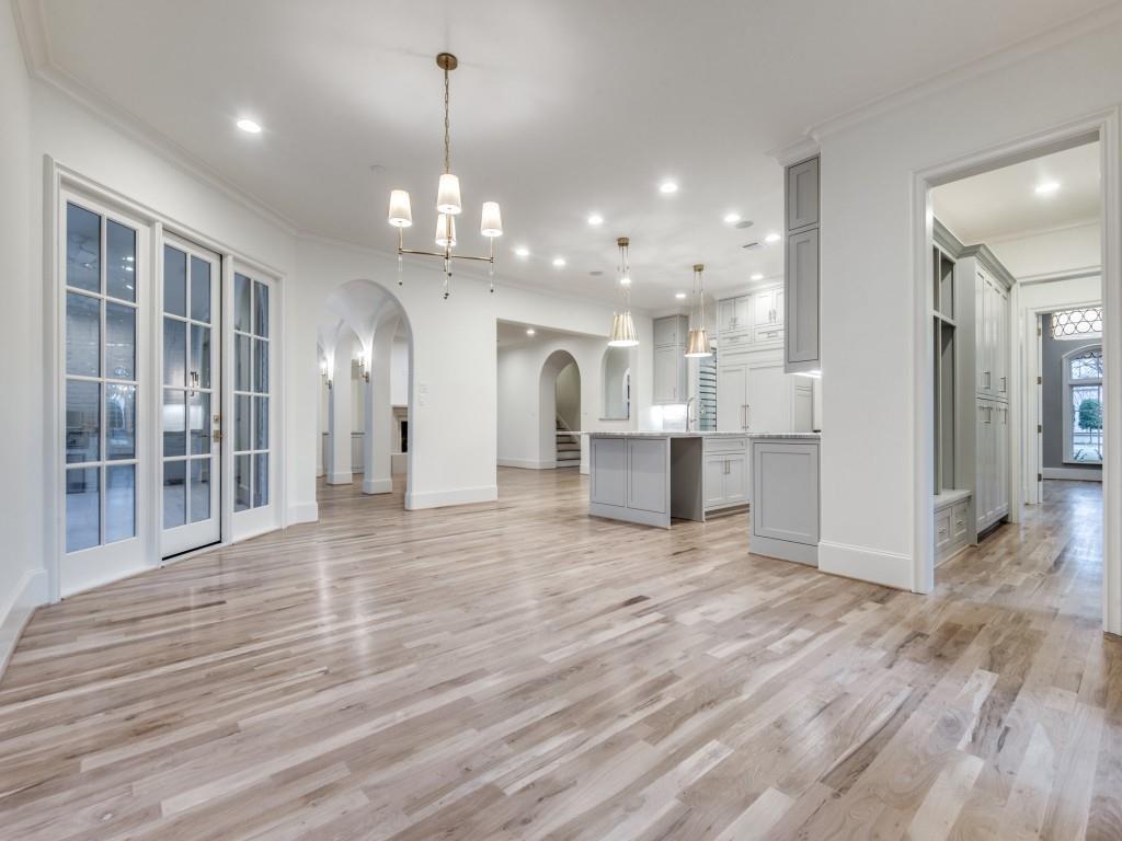 Royal Crest - Residential