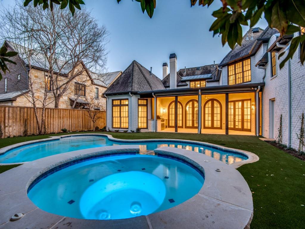 Royal Crest - Residential