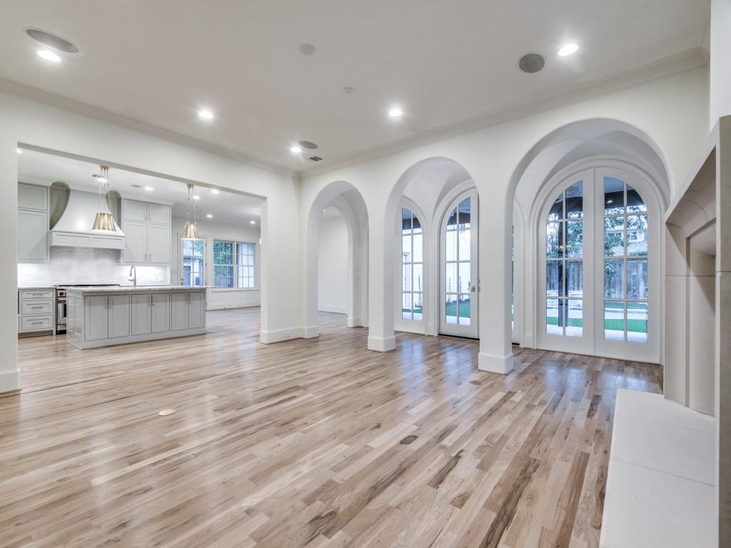 Royal Crest - Residential