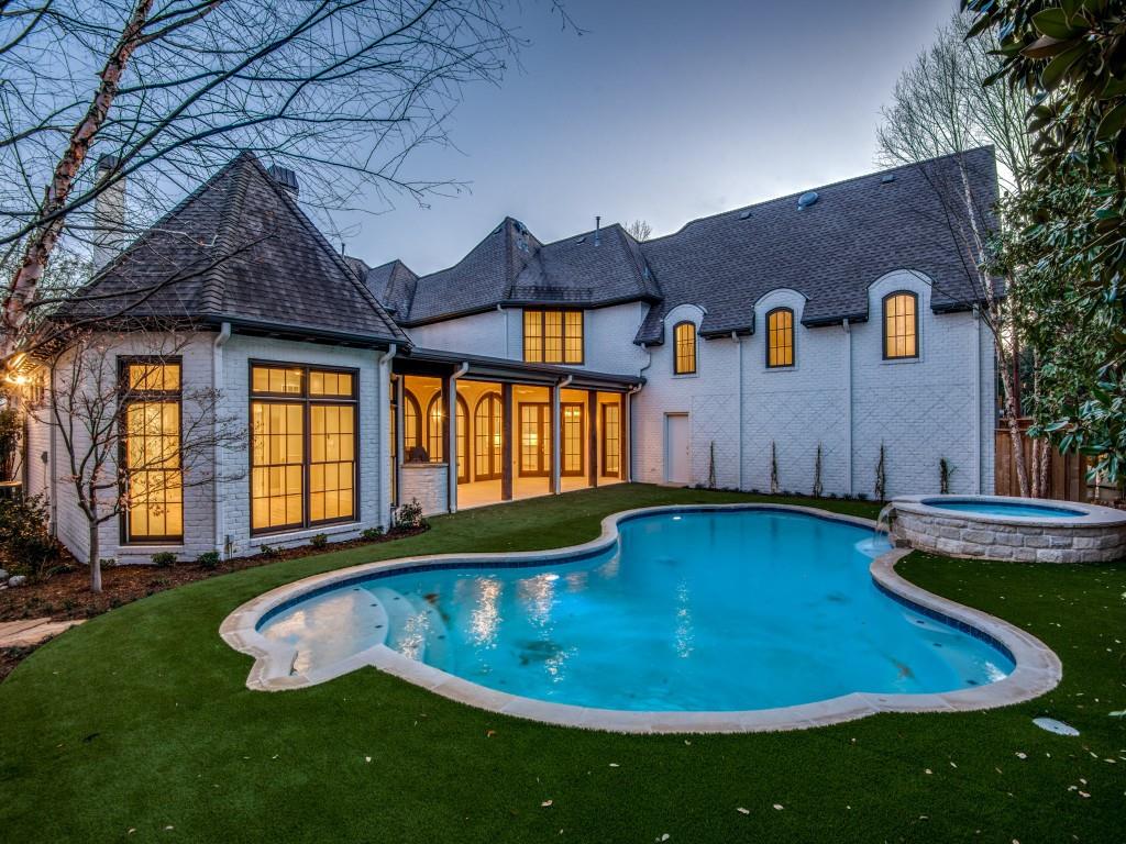 Royal Crest - Residential