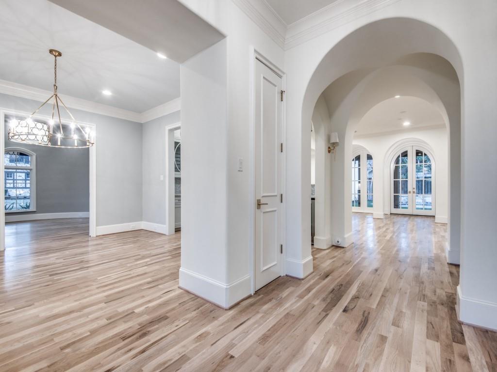 Royal Crest - Residential