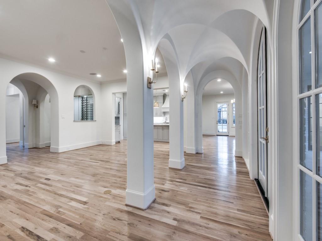 Royal Crest - Residential