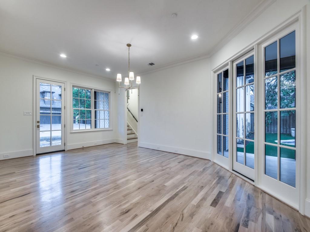 Royal Crest - Residential