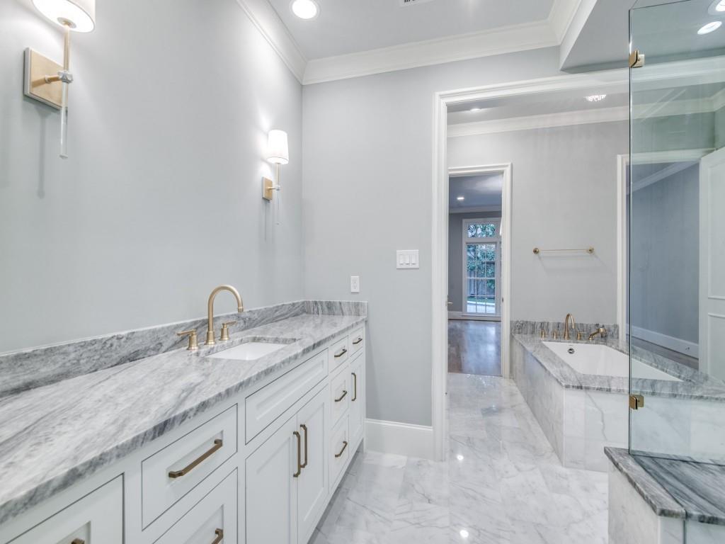 Royal Crest - Residential