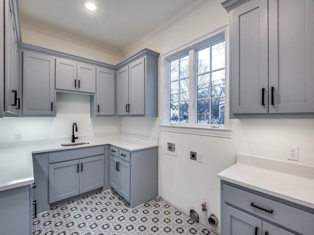 Royal Crest - Residential