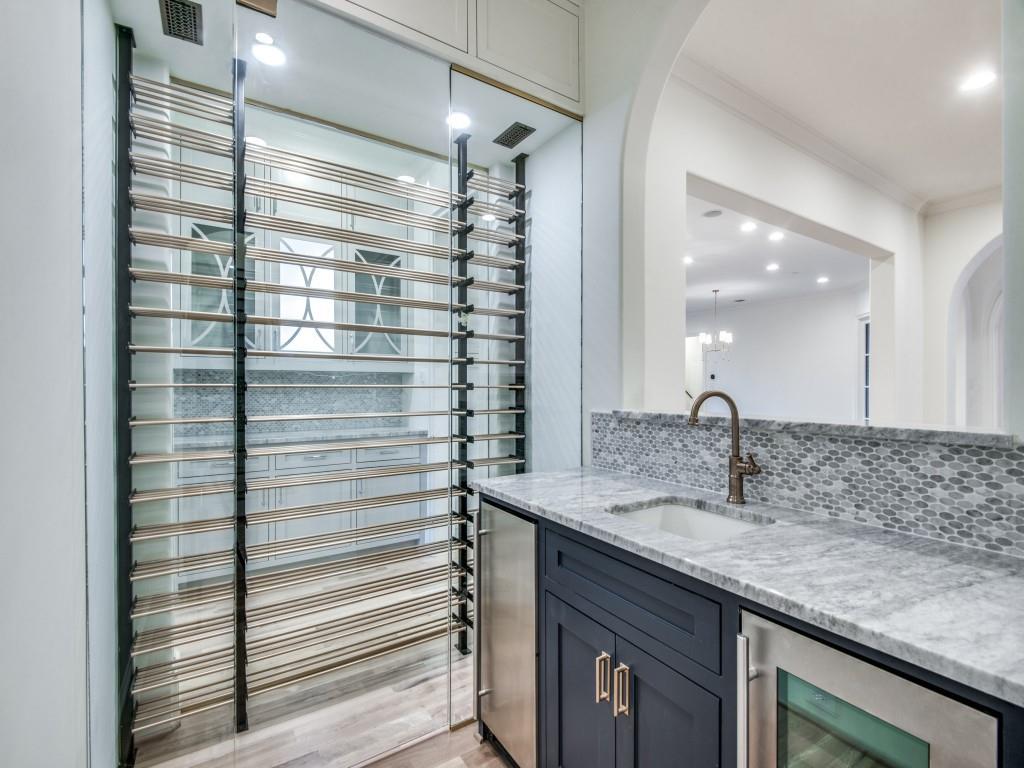 Royal Crest - Residential