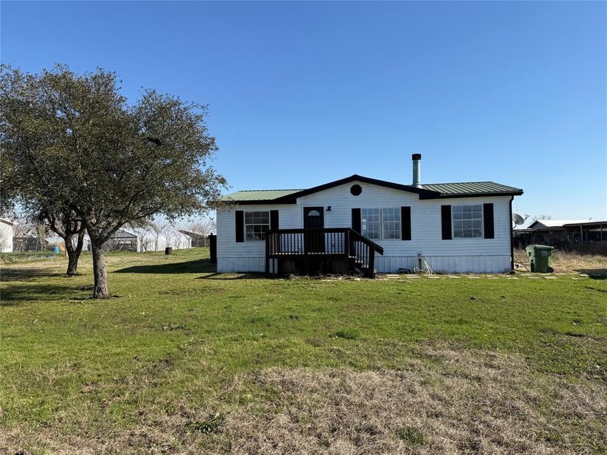 Fantastic opportunity under $200K! Enjoy over one acre of country living with a beautifully updated 3-bedroom, 2-bath manufactured home that’s completely move-in ready. No HOA and no known restrictions.
Recent updates include fresh interior and exterior paint, laminate flooring, new carpet, updated tile and vanities in both bathrooms, new HVAC system, stainless steel appliances, quartz countertops, and more.
Located just 15 minutes from downtown Kaufman and under an hour to downtown Dallas, this property offers the perfect balance of peaceful rural living with convenient access to the city.

Must see to appreciate.