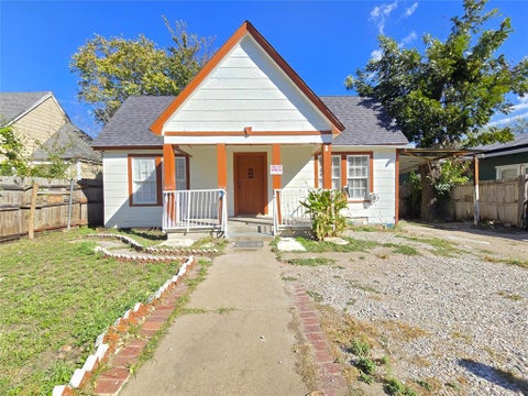 Photo of 2806 Harlandale Avenue, Dallas, TX 75216 (MLS # 21421129)