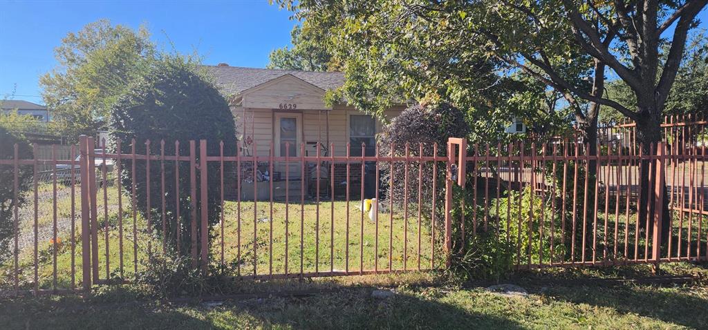 6629 Victoria Avenue