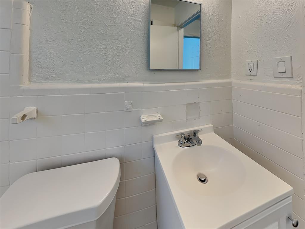 A W Grahams - Residential Lease