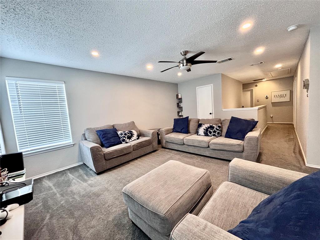 700 Hummingbird Trail