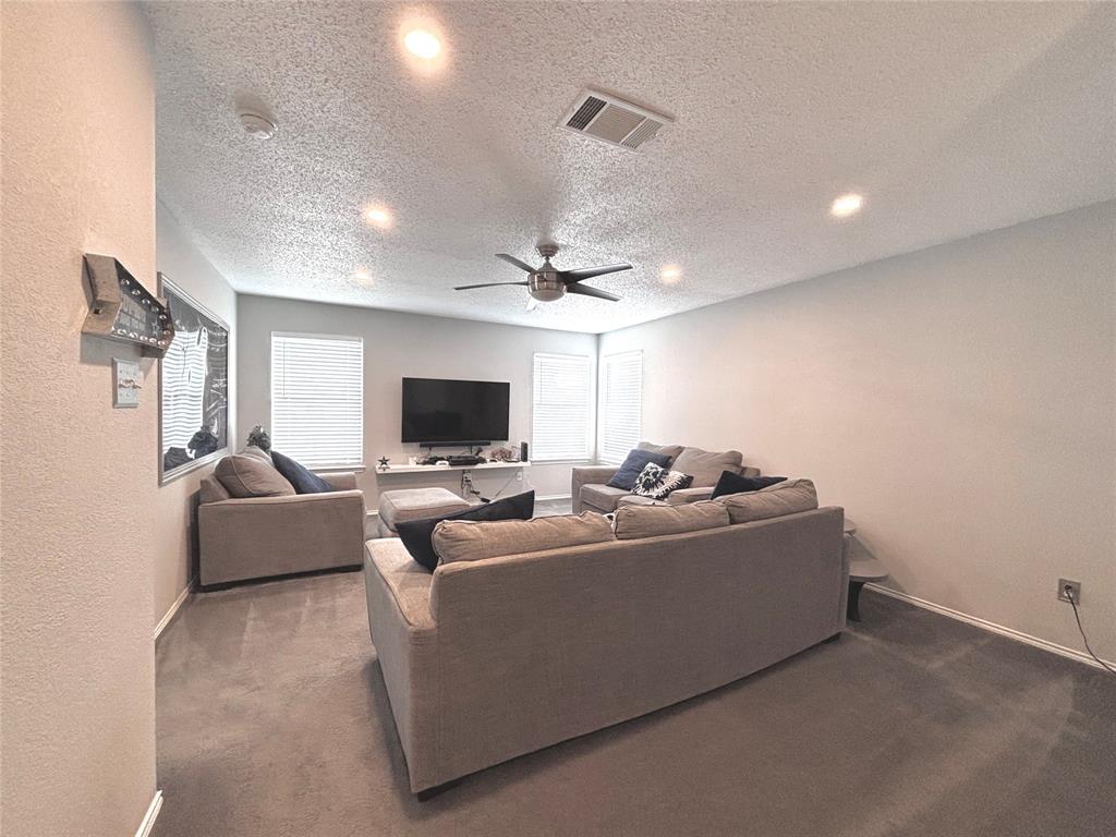 700 Hummingbird Trail