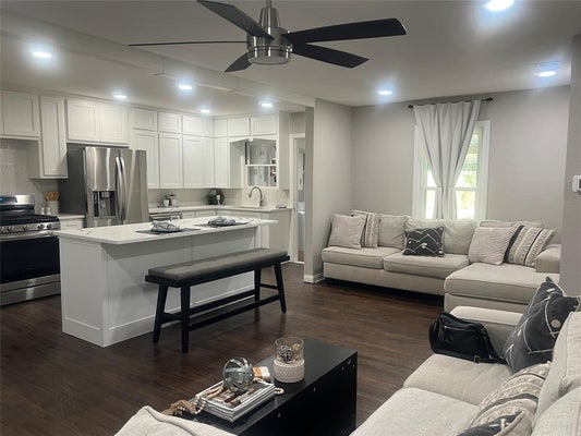 1021 E RUSSELL AVE, CARROLLTON, TX 75006 - Image 21fb0c55b76f7bfe2f72f687bca56887/2408199045