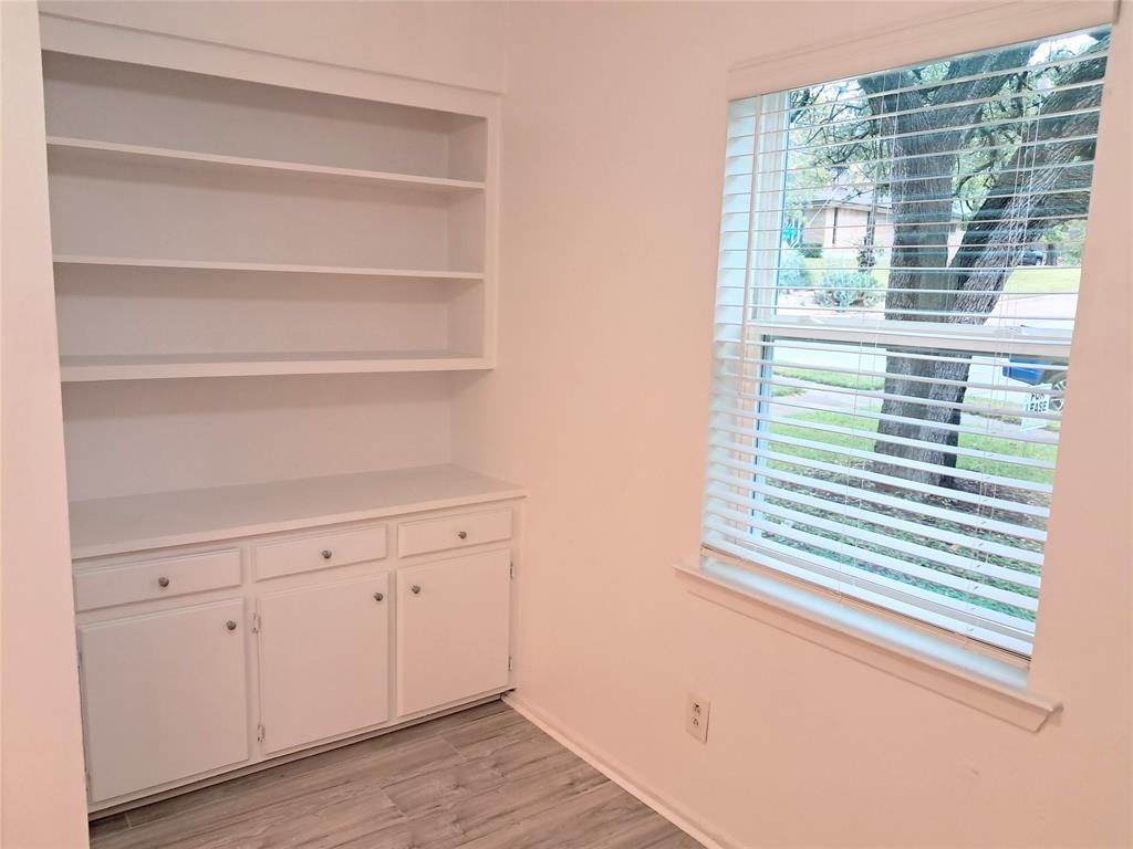 LAKE RIDGE ESTS - Residential Lease