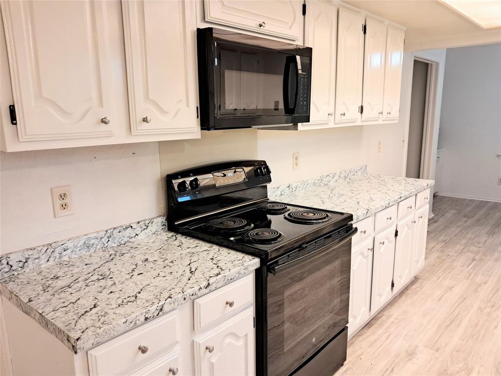 LAKE RIDGE ESTS - Residential Lease