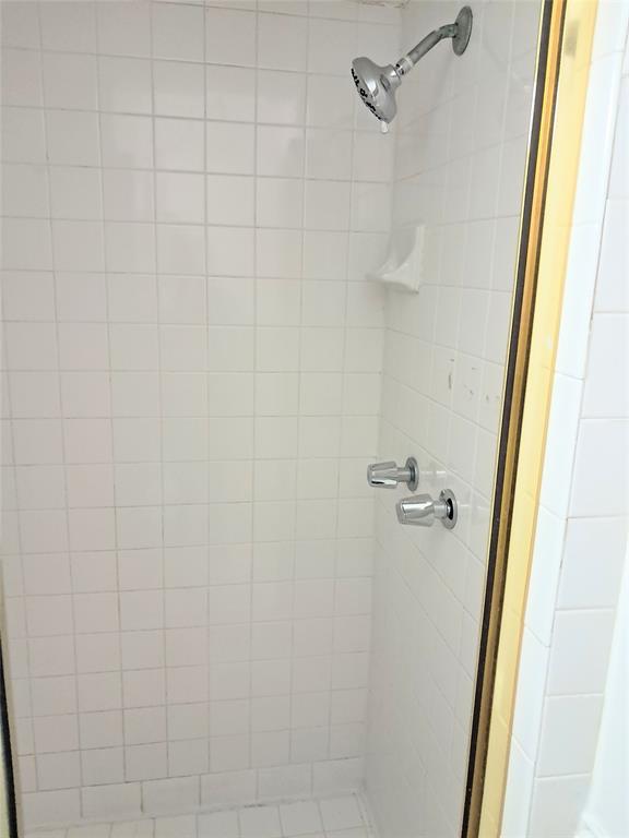 LAKE RIDGE ESTS - Residential Lease