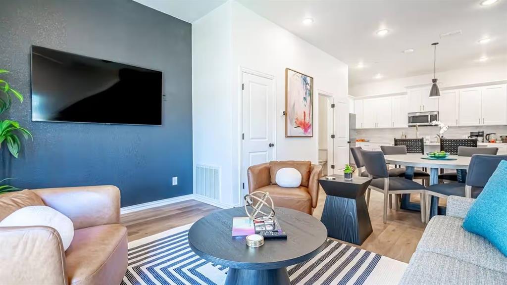 1215 E Beaconsfield Lane 706