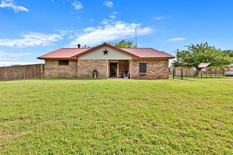 Photo of 170 Clover Lane, Decatur, TX 76234 (MLS # 21244042)