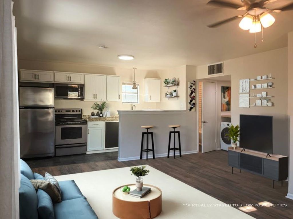 Photo of 4926 Reiger Avenue #B, Dallas, TX 75214 (MLS # 21251902)