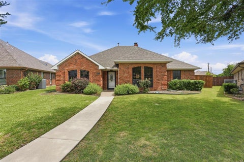 Photo of 112 Highland Meadow Circle, Coppell, TX 75019 (MLS # 21401226)