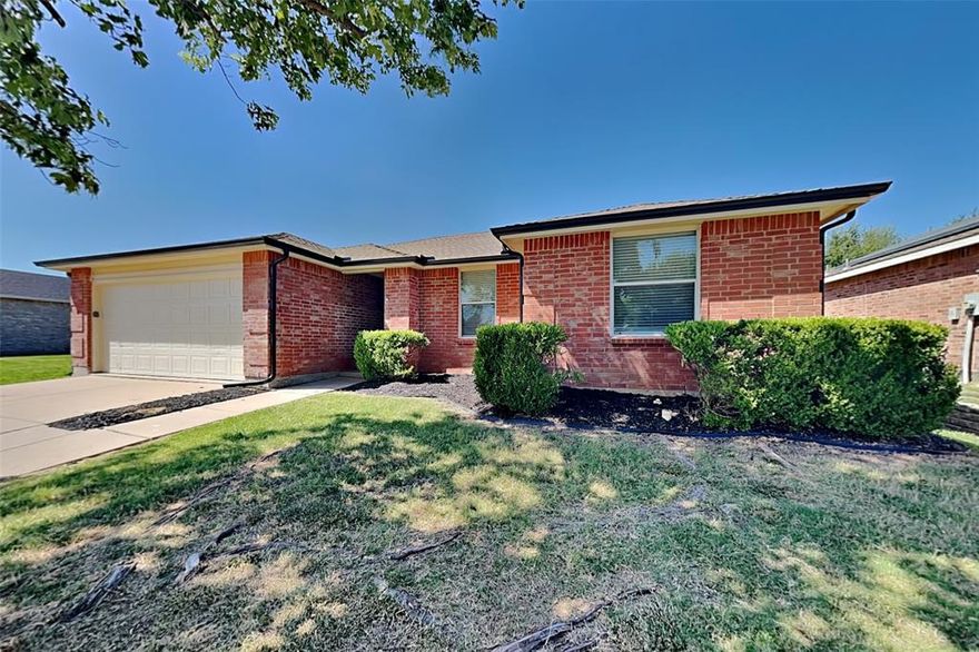 $500 off the First Full Month of Rent! Charming 3 bed, 2 bath, 1,713 sq ft home in Burleson! Open kitchen concept with updated counters. Primary suite with attached bathroom. Spacious backyard, great for gatherings! Pets accepted on a case by case basis. Additional admin fees apply. The Fireplace is decorative. Schedule your showing today! This home is as-is.  

This home may be located within a Homeowners Association (HOA) community. If so, residents will be responsible for adhering to all HOA rules and regulations. Please contact your agent or landlord's agent for more information.
