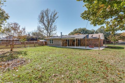 A home in Benbrook