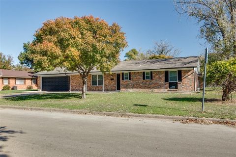 A home in Benbrook