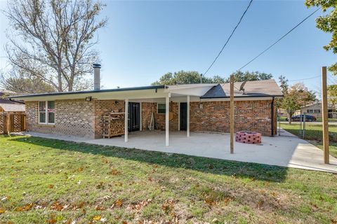 A home in Benbrook