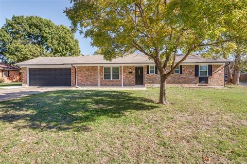 A home in Benbrook