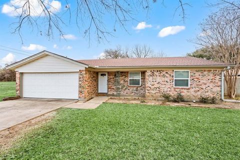 532 Holly Hill Drive Hurst TX 76053