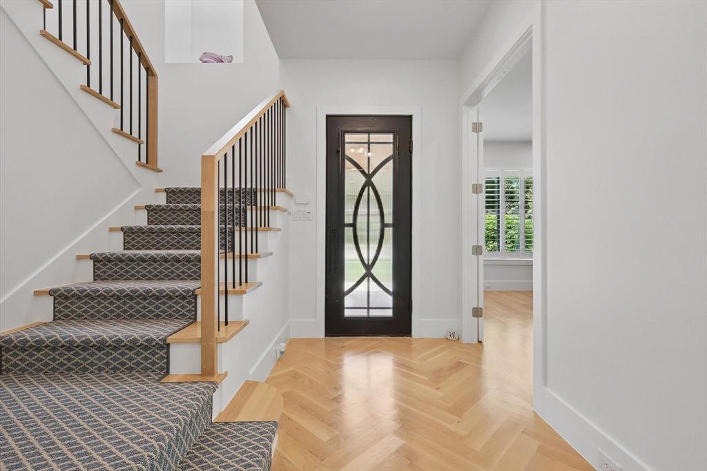 3860 Van Ness Lane
