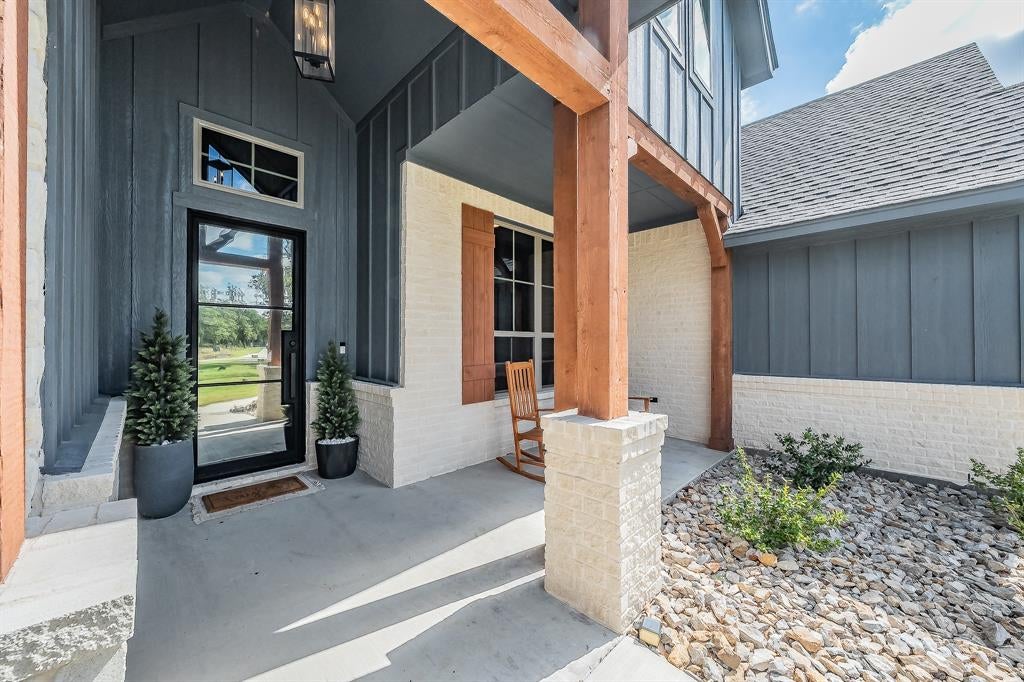 2045 Glenhollow Drive