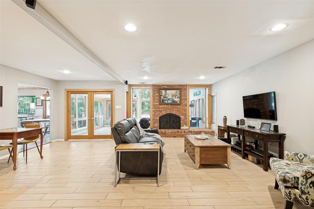 805 Live Oak Lane
