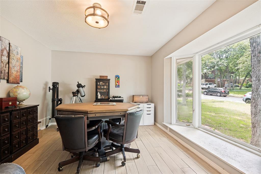 805 Live Oak Lane