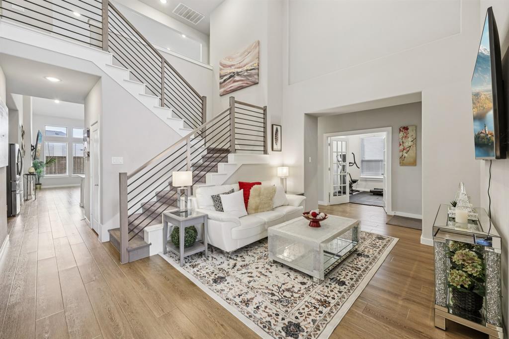 1601 Thunderbird Drive