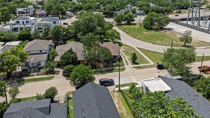 Prime Corner Lot Development Opportunity! Incredible opportunity for a new build on this 0.15-acre corner lot in the heart of the Trinity Groves area. Located in the Brantley's Junior subdivision, this property is the perfect canvas for your custom vision. The existing 1950s-built home is a tear-down but offers the advantage of existing utility connections for plumbing and electric. Situated in a rapidly developing location, the value is strictly in the land.
Strictly no showings permitted; please do not disturb the occupant. Bring your builder and secure this high-potential corner site today!