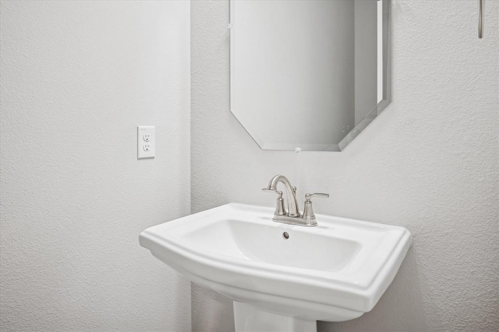 Castle Hills Ph 10 Lewisvil - Residential Lease