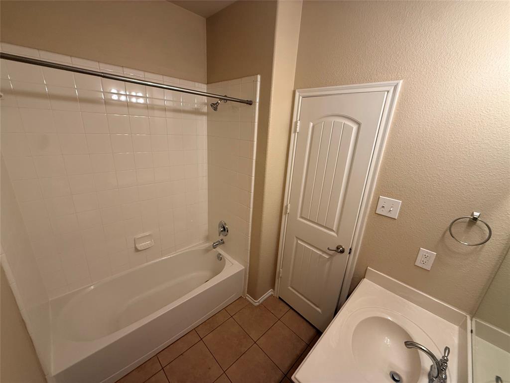 2105 Thistle Lane