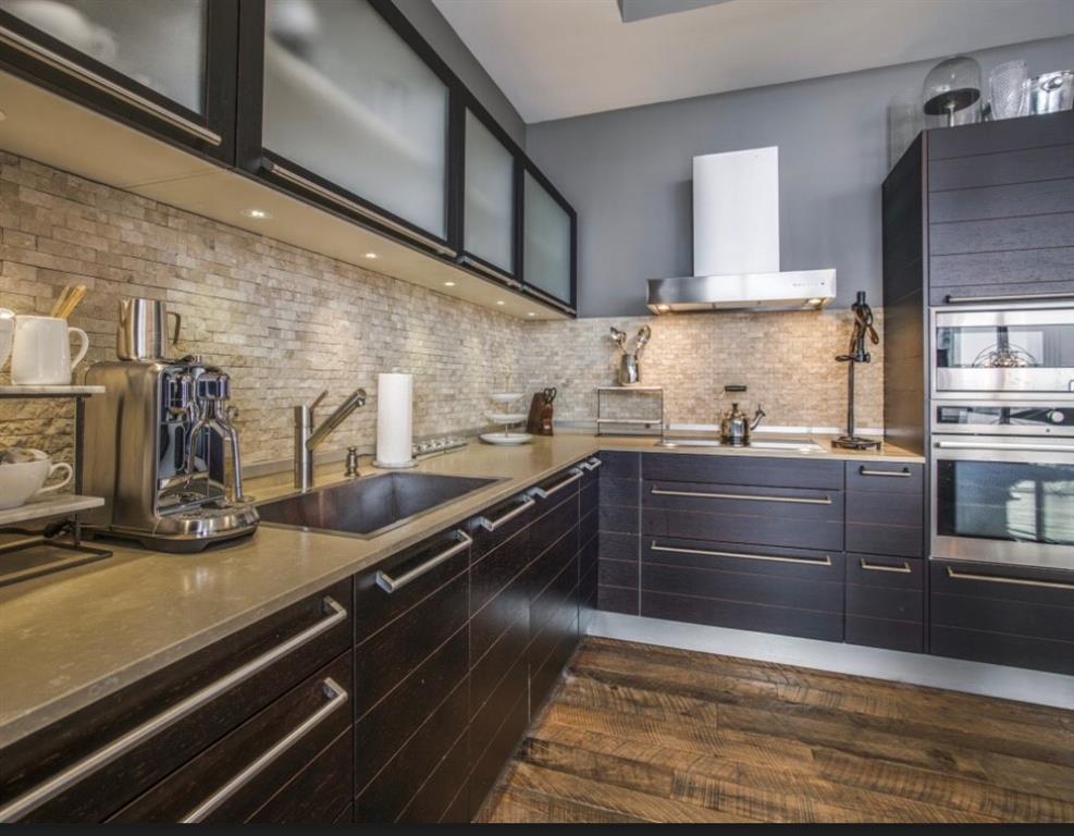 2408 Victory Park Lane 1034