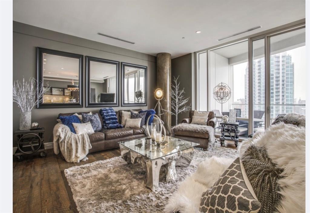 2408 Victory Park Lane 1034