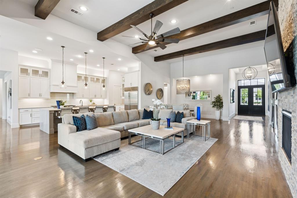 1521 Saint Peter Lane