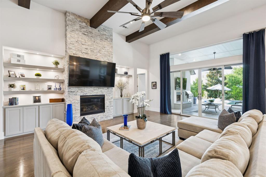 1521 Saint Peter Lane