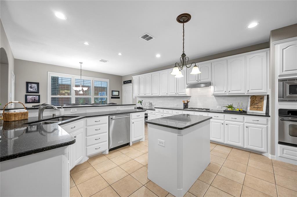 Flower Mound, Texas 75028, United States, 5 Bedrooms Bedrooms, ,4 BathroomsBathrooms,Residential,Active,1682