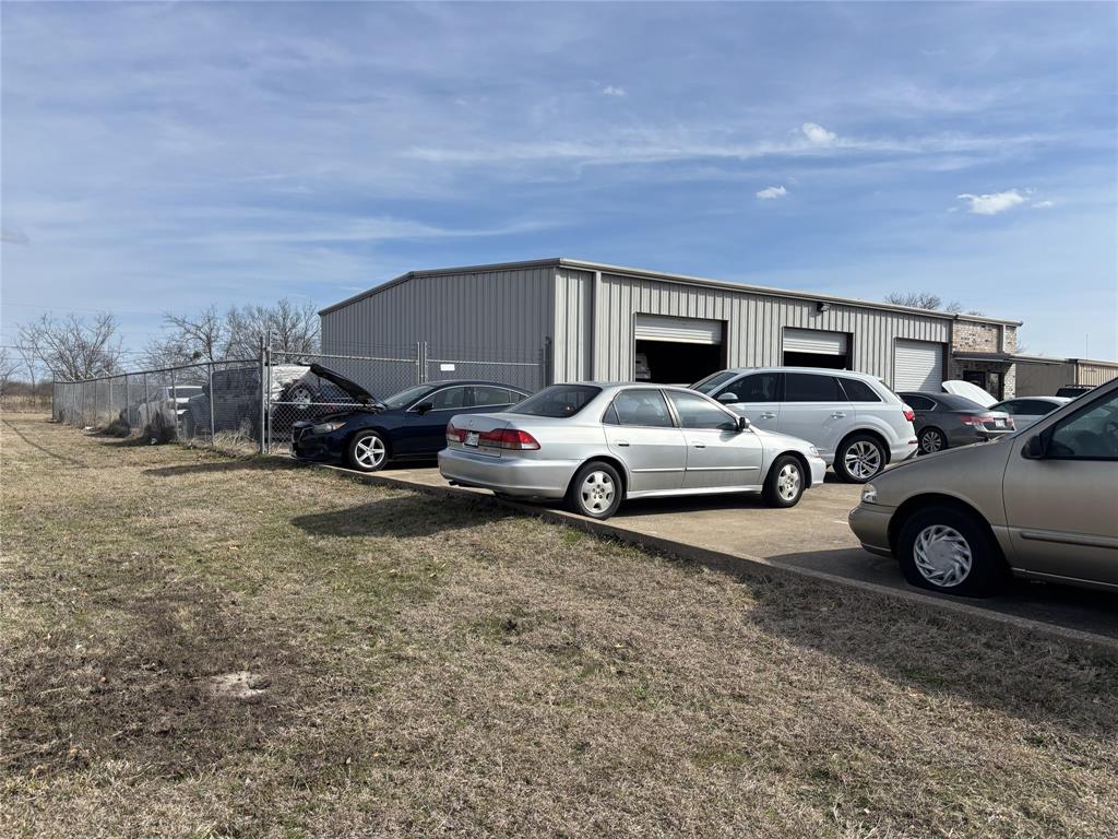 7903 Traders Circle